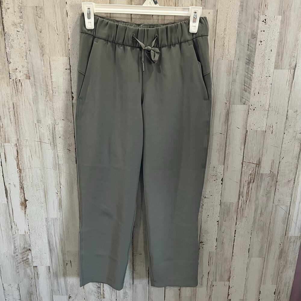 Lululemon On The Fly Woven Crop Pants Gray Sage Womens Size 2 Gum Athleisure